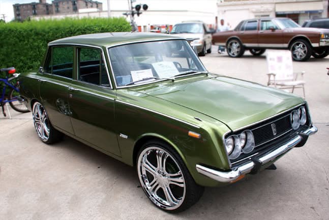 Green Old-School Sedan view 1